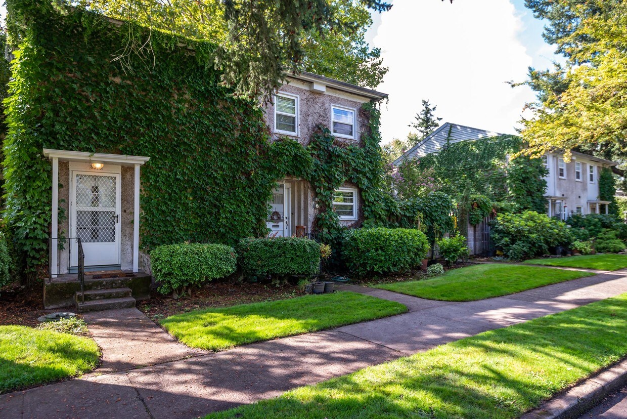 Binford Garden Townhomes Apartments Portland, OR