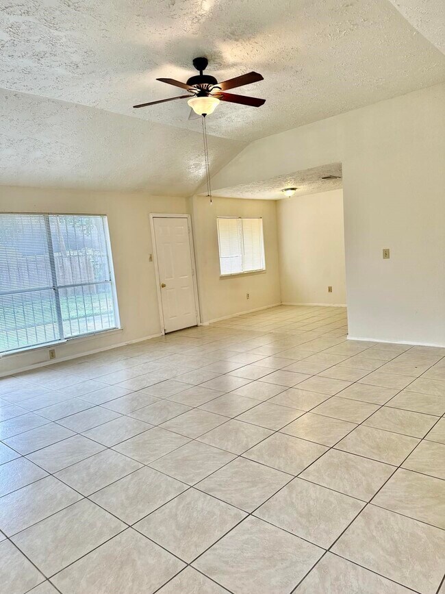 Foto del edificio - 2015 Lazy Ln