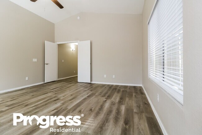 Building Photo - 2303 E Aire Libre Ave