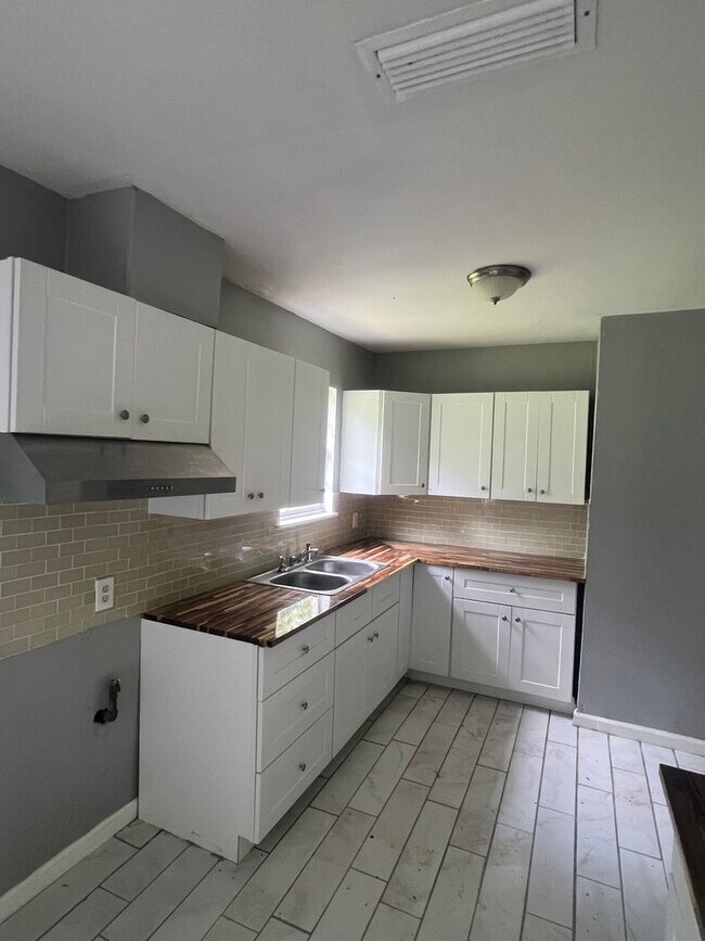 Foto del edificio - 3 Bedroom 1 Bath in Southern Hills