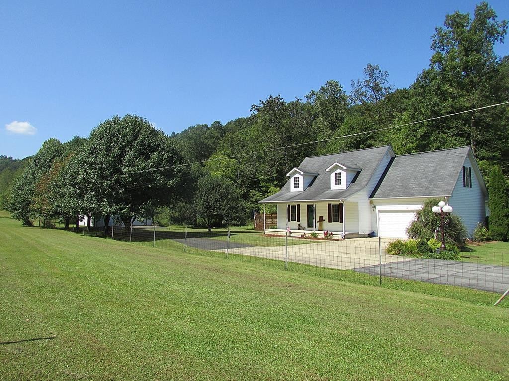 15 Midway Dr, Midway, KY 41465 House Rental in Midway, KY