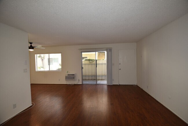 Foto del edificio - 6115 Whitsett Ave