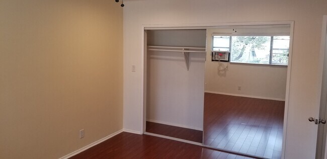 Building Photo - 5950 Carlton Way