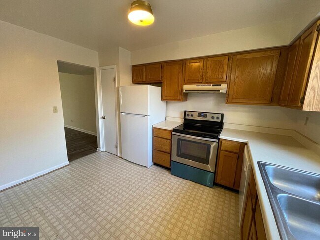 Building Photo - 16126 Clarence Ct