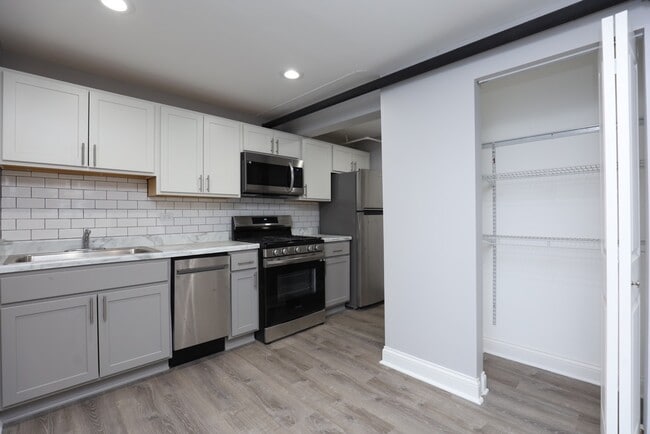 Building Photo - 1253 W Rosemont Ave
