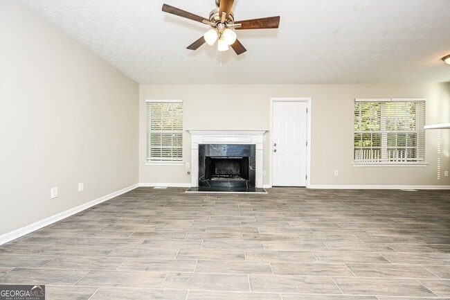 Building Photo - 315 Summit View Dr