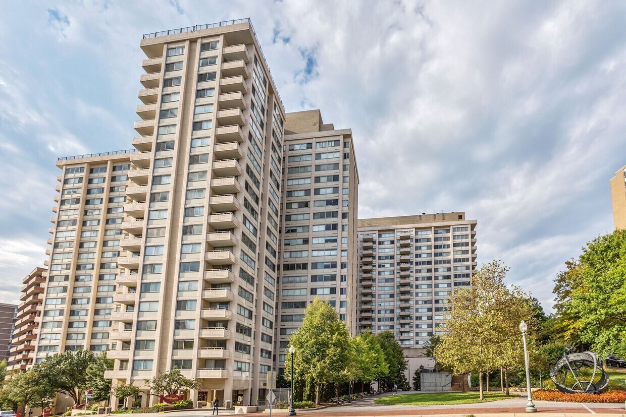Foto principal - 5500 Friendship Blvd