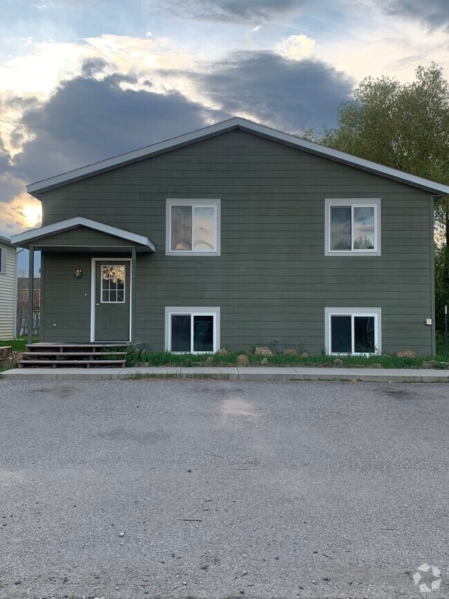 Building Photo - 209 9th St