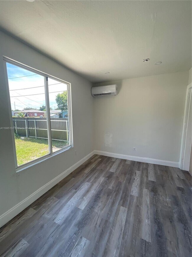 Foto del edificio - 7721 NW 10th Ave