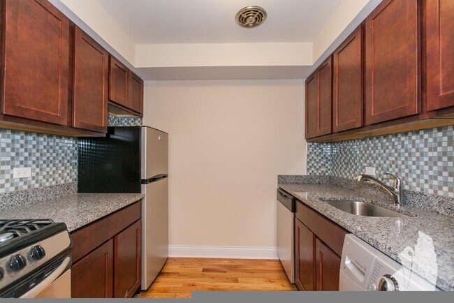 Foto del edificio - 555 W Arlington Pl
