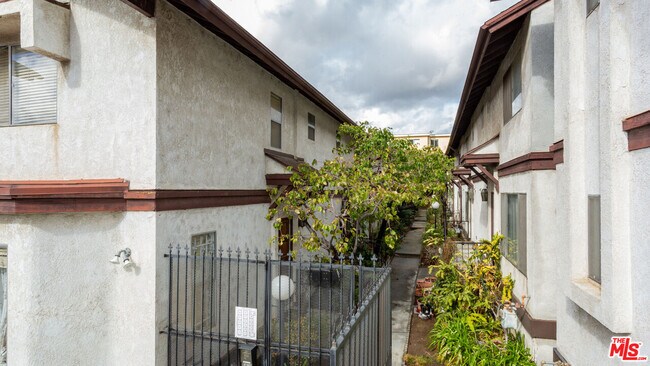 Building Photo - 149 S Ave 54