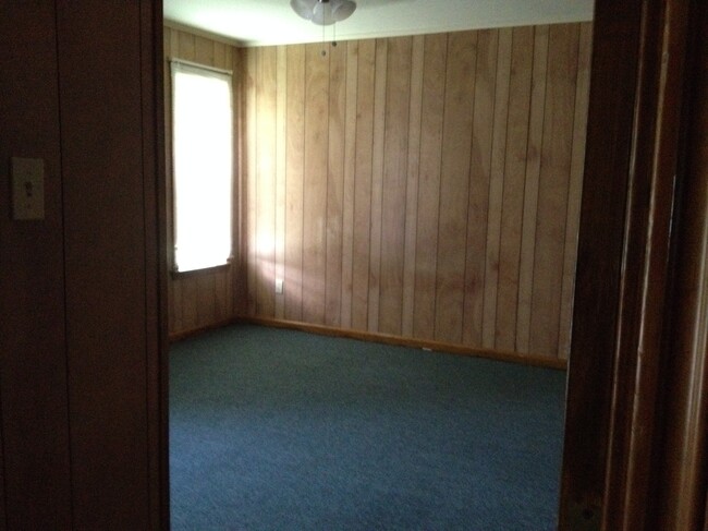 133-Master bedroom - 133 W Menard Rd