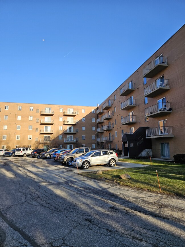 Building Photo - 3675 Clague Rd