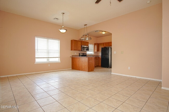Building Photo - 14701 Calhoun Dr