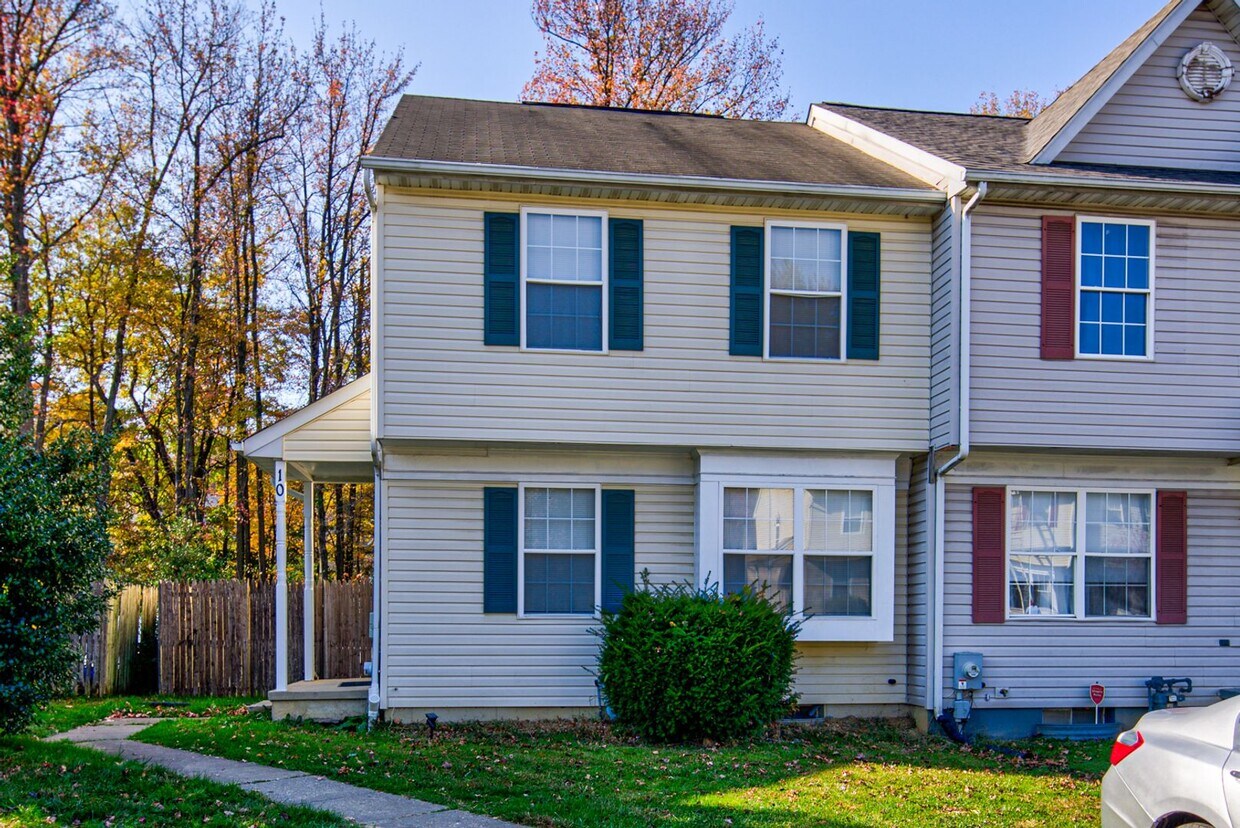 Primary Photo - End Unit in New Castle - Showing Saturday ...