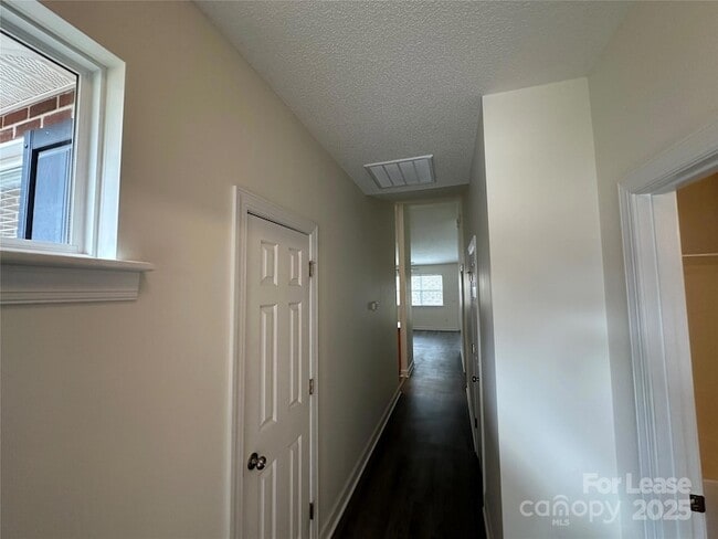 Building Photo - 6277 Alyssum Pl