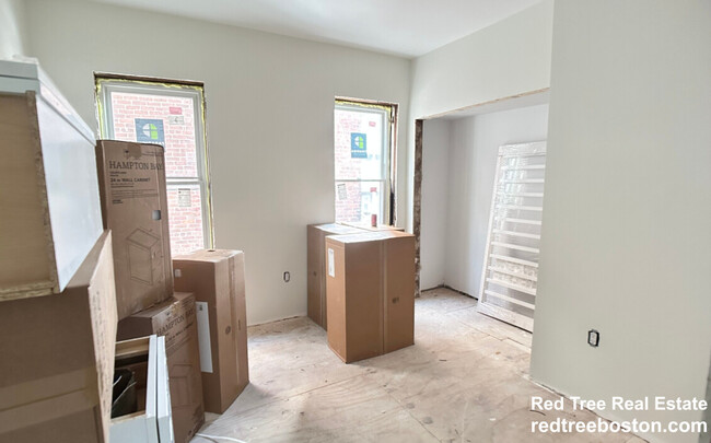 Building Photo - 47 Brackett St