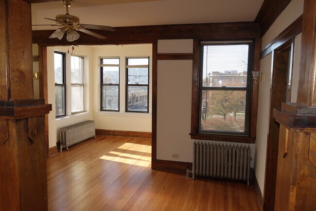 Livingroom - 2401 N Kedzie Blvd
