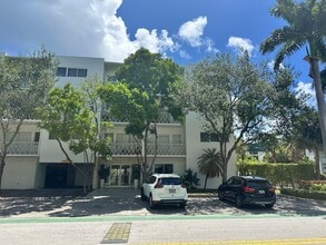 Building Photo - 10001 W Bay Harbor Dr