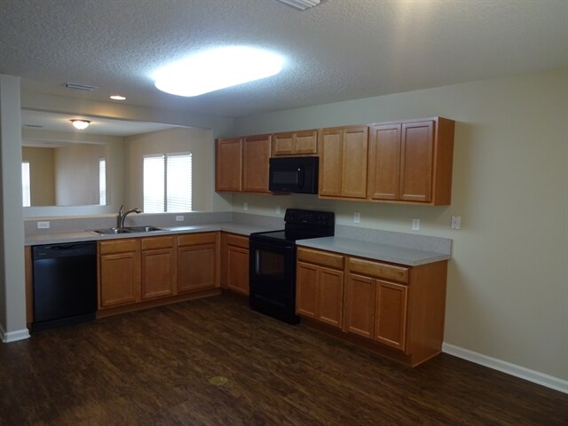 Building Photo - 75086 Ravenwood Drive