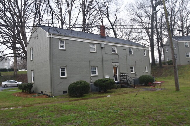 Building Photo - Selwyn Village Updated 1bed,1bath condo