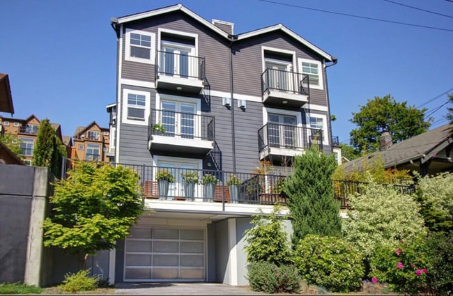 Building Photo - 125 26th Ave E