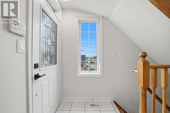 Building Photo - 1330 Altona Rd