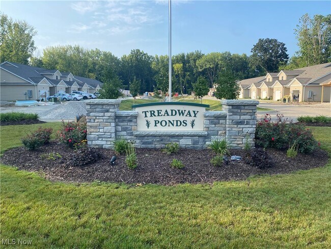 Building Photo - 652 Treadway Blvd