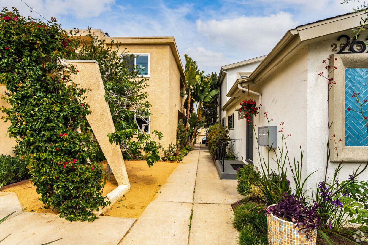 Entrada - 2625 4th St