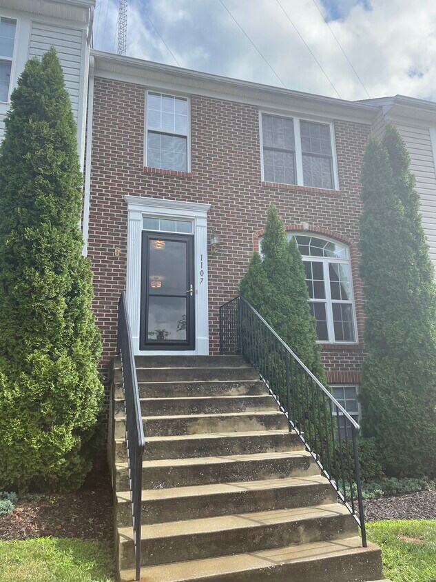 front of house - 1107 Pomelo Ct