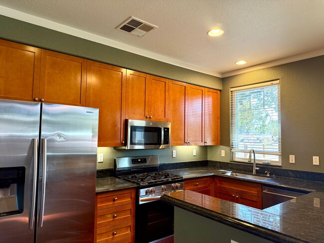 Foto del edificio - Welcome to this beautiful 3 bedroom, 2.5 b...