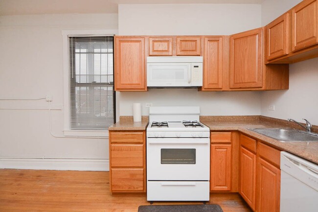 Building Photo - 1009 N Sacramento Ave