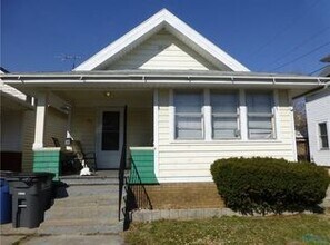 Building Photo - 421 Austin St