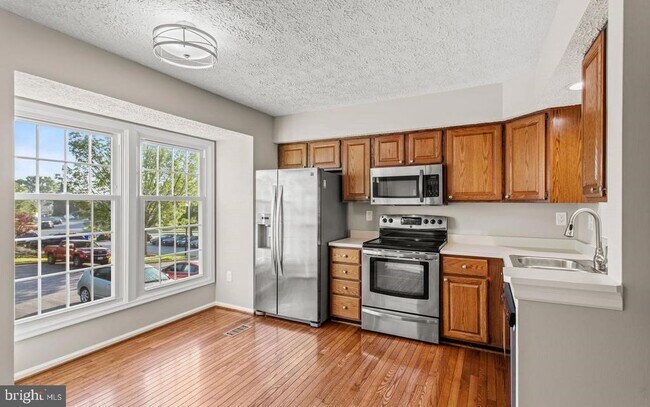 Building Photo - 6359 New Haven Ct