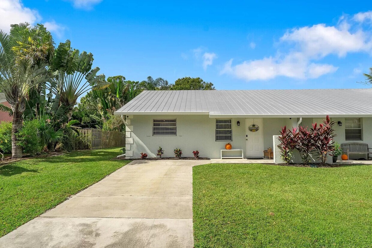 Foto principal - 2478 NW Holiday Ct