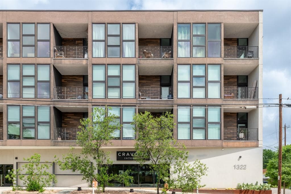 Foto principal - 1322 E 12th St