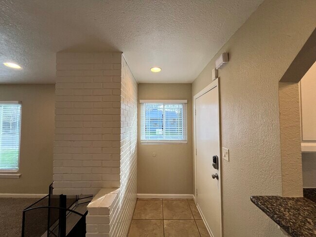 Foto del edificio - 8733 Baxter Way
