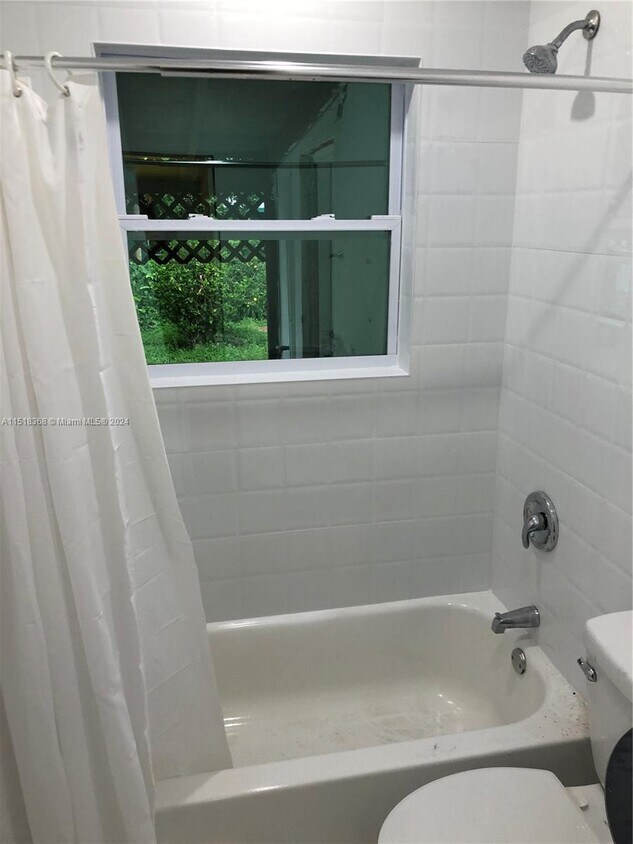 Primary Photo - 240 NW 135th St