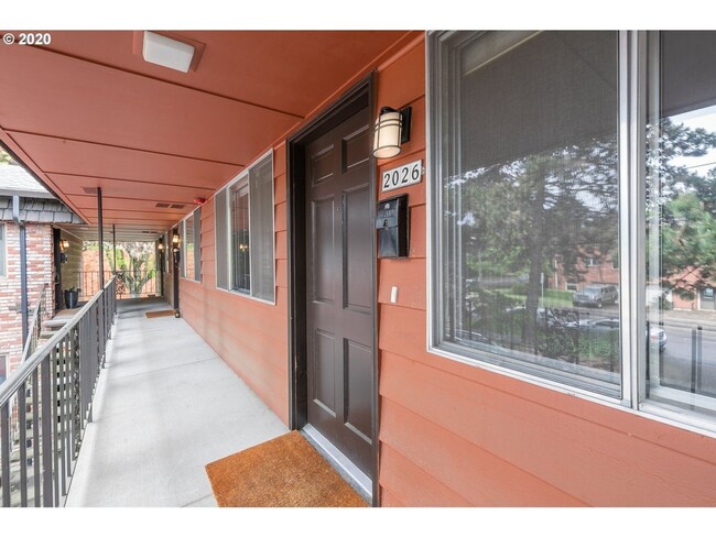 Building Photo - Great Condo in NE Portland - Irvington!