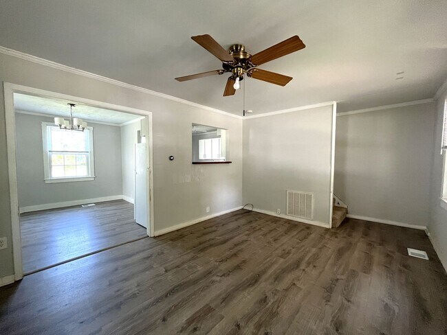 Foto del edificio - Excellent Location Near Old Hickory Lake