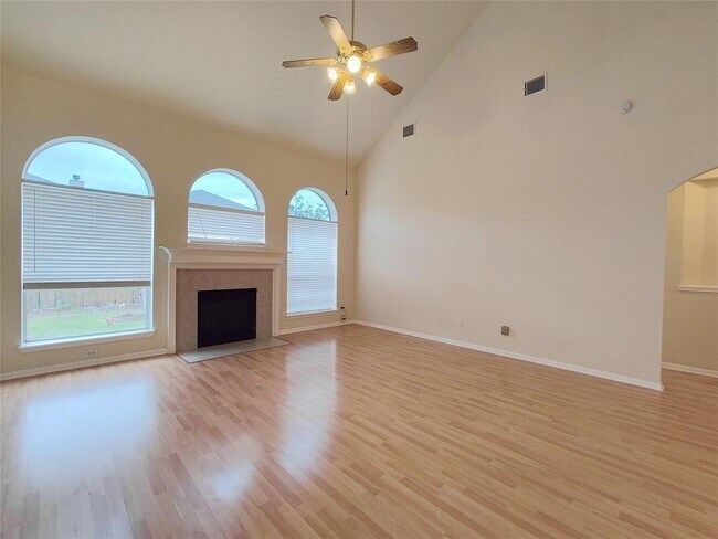 Building Photo - 2715 Sunnycreek Ln