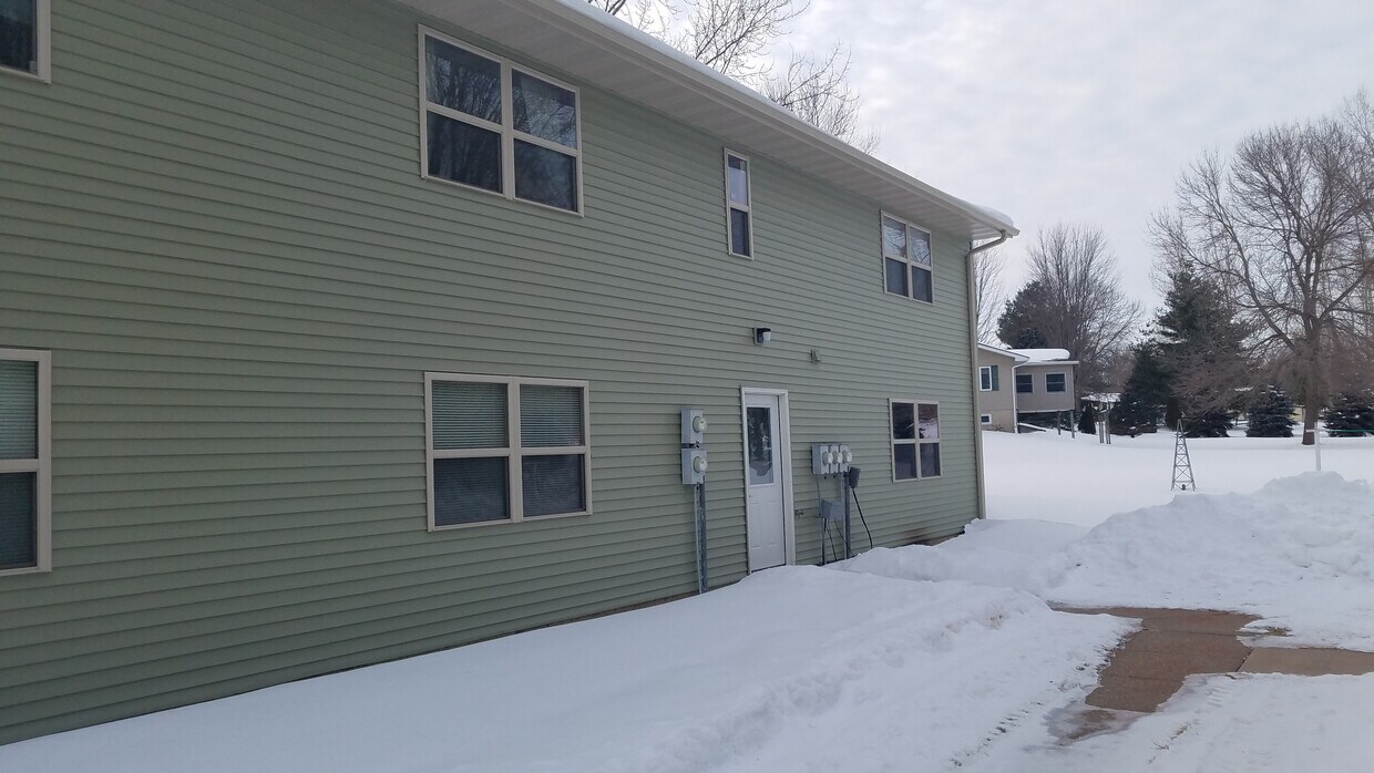 408 Westwood Ave Unit 2, Strawberry Point, IA 52076 Condo for Rent in