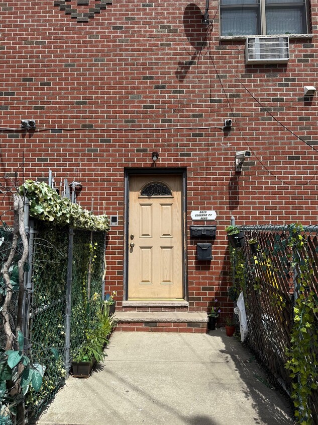 Foto principal - 58-19 College Point Blvd