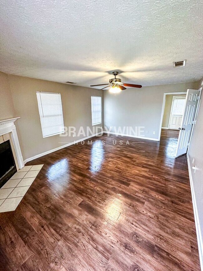 Building Photo - ALL ELECTRIC HOME  - MOVE IN BY JUNE 14TH ...