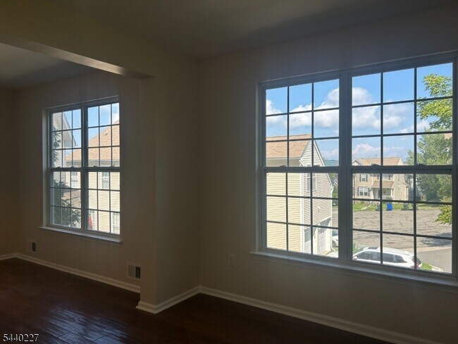 Foto del edificio - 310 Winding Hill Dr