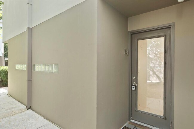 Building Photo - 4242 Buena Vista St