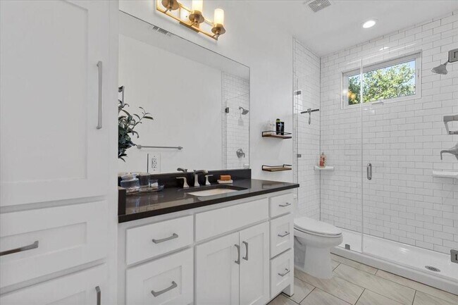 Foto del edificio - 703 Cottonwood Creek Dr