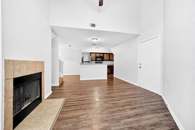 Foto del edificio - 9837 Walnut St