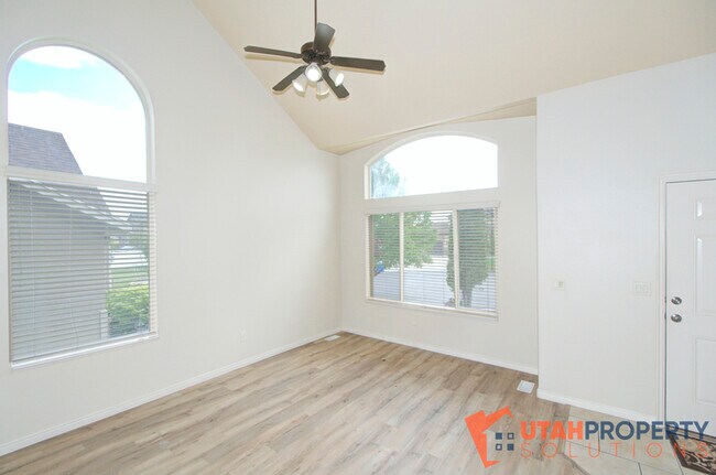 Foto del edificio - 4638 Seminole Cir