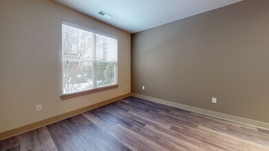 Interior Photo - Domain College Park